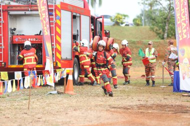 Terengganu 14 Eylül 2023. Terengganu 'da itfaiyeciler için Yetenek Yarışması düzenlendi. Terengganu 14 Eylül 2023. Terengganu 'da itfaiyeciler için yetenek yarışması düzenlendi..