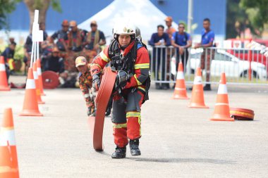 Terengganu 14 Eylül 2023. Terengganu 'da itfaiyeciler için Yetenek Yarışması düzenlendi. Terengganu 14 Eylül 2023. Terengganu 'da itfaiyeciler için yetenek yarışması düzenlendi..  