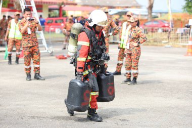 Terengganu 14 Eylül 2023. Terengganu 'da itfaiyeciler için Yetenek Yarışması düzenlendi. Terengganu 14 Eylül 2023. Terengganu 'da itfaiyeciler için yetenek yarışması düzenlendi..  