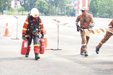 Terengganu 14 Eylül 2023. Terengganu 'da itfaiyeciler için Yetenek Yarışması düzenlendi. Terengganu 14 Eylül 2023. Terengganu 'da itfaiyeciler için yetenek yarışması düzenlendi..  