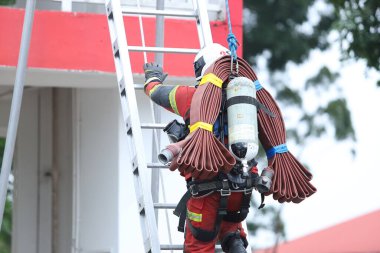 Terengganu 14 Eylül 2023. Terengganu 'da itfaiyeciler için Yetenek Yarışması düzenlendi. Terengganu 14 Eylül 2023. Terengganu 'da itfaiyeciler için yetenek yarışması düzenlendi..  