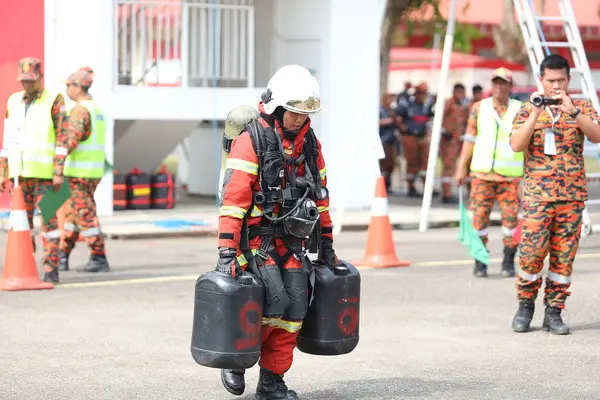 Terengganu 14 Eylül 2023. Terengganu 'da itfaiyeciler için Yetenek Yarışması düzenlendi. Terengganu 14 Eylül 2023. Terengganu 'da itfaiyeciler için yetenek yarışması düzenlendi..  