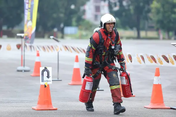 2023年9月14日 丁加奴在廷加努举行了消防员能力技能竞赛 — 图库照片
