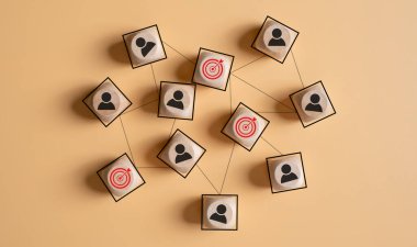 Kırmızı dart tahtası, birçok iş adamı ya da çalışanla bağlantılı bir hedef. Hedef müşteri veya İnsan Kaynakları, kelle avcısı kavramı