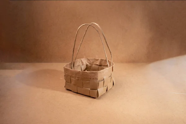 纸篮组织者 一步步大师级 回收造纸工艺概念 — 图库照片