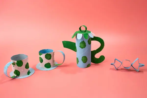 Tuvalet Kağıdından Yapılmış Işi Çay Kahve Seti Oyuncak Bir Çocuk Telifsiz Stok Fotoğraflar