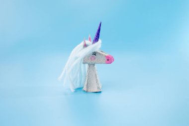 Kolay aktivite, çocuk ve anaokulu için tek boynuzlu at sanatı, DIY, parmak oyuncağı, geri dönüşümlü malzemelerden kukla