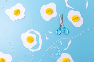 Nasıl yağda yumurta çelengi yapılır, DIY, kahvaltı temalı yemek, anaokulu öğrencileri için kağıt bebek besin aktivitesi