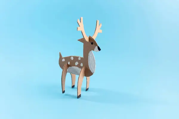 stock image Creative paper craft model of a deer on plain background, recycling concept, perfect for craft lovers and animal model enthusiasts