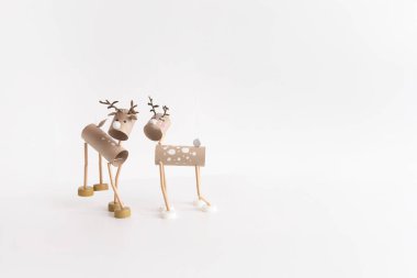 Çocuk ve anaokulu, özel ders, Noel geyiği oyuncağı ve geri dönüşüm sanatı için tuvalet kağıdı konsepti