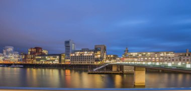 Duesseldorf - Güzel Panorama, Kuzey Ren Vestfalyası, Almanya, 27.01.2016