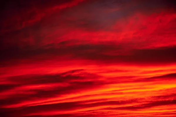 日落了天空 橙色的天空 太阳光 墙纸云彩 — 图库照片