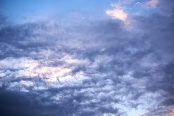 Kék Tele Fehér Felhőkkel Fényes Kék — Stock Fotó