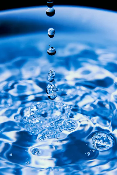 118 Uma Mais Gotas Água Salpicando Ondas Formas Indefinidas Papel — Fotografia de Stock
