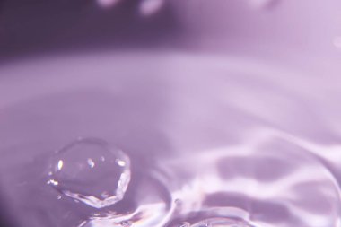 250.Çeşitli tonlar ve dalgalarla tanımlanamayan şekillerin soyut bir arkaplanı, Duvar Kağıdı. Eşmerkezli daireler, delilik, tanımlanmamış şekiller, dalgalar, mavi, yeşil, morumsu, mavi, morumsu, mavi, morumsu.