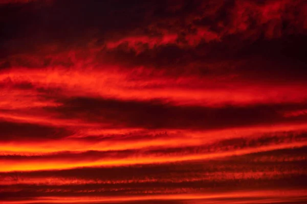 Σάνσετ Ουρανός Πορτοκαλί Ουρανός Ήλιος Ακτίνες Ταπετσαρία Σύννεφα Royalty Free Εικόνες Αρχείου