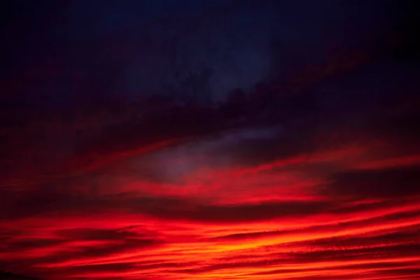 Zachód Słońca Niebo Pomarańczowe Niebo Promienie Słońca Tapety Chmury — Zdjęcie stockowe