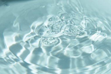 057.Çeşitli tonlar ve dalgalarla tanımlanamayan şekillerin soyut bir arkaplanı, Duvar kağıdı. Eşmerkezli daireler, delilik, tanımlanmamış şekiller, dalgalar, mavi, yeşil, morumsu, mavi, morumsu, mavi, morumsu.