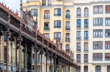 MADRID, İspanya - 4 Ekim 2021: Madrid 'in merkezindeki 