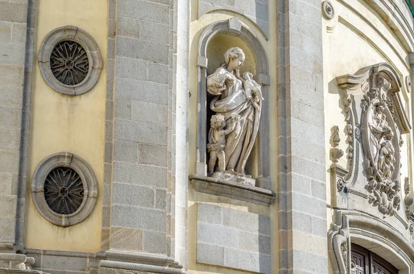 Ποντίφικη Βασιλική Του Αγίου Μιχαήλ Ισπανικά Βασιλική Pontificia San Miguel — Φωτογραφία Αρχείου