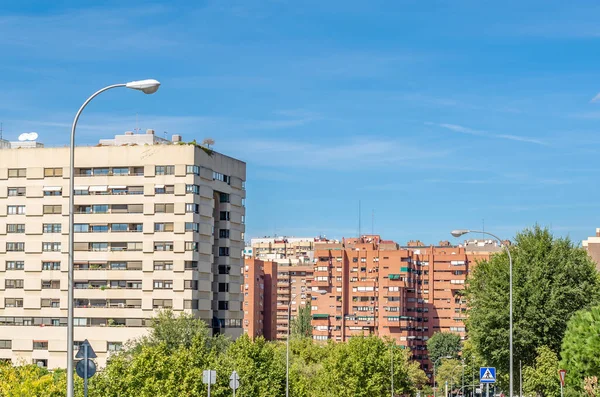 西班牙马德里附近的居民楼 — 图库照片