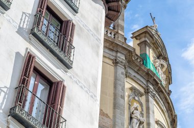 St. Michael Papalık Bazilikası (İspanyolca: Basilica Pontificia de San Miguel) İspanya 'nın Madrid kentinde bulunan Roma Katolik Kilisesi ve küçük bir bazilika.