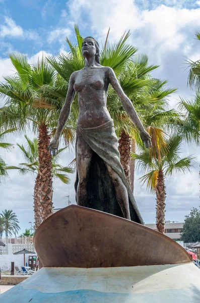 stock image FUENGIROLA, SPAIN - OCTOBER 10, 2021: Bronze statue 