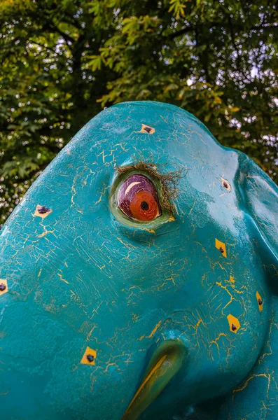 LUXEMBOURG ŞEHRİ, LUXEMBOURG - 28 AĞUSTOS 2013: Lüksemburg 'daki renkli fil heykeli, Fil geçit töreninin bir parçası, açık hava sanat sergisi. Bu hayvanların korunması için toplanan para Asya Fil Vakfı 'na gidiyor.