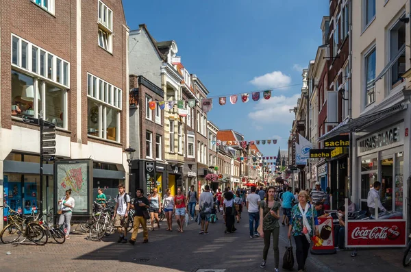 Utrecht Niederlande August 2013 Blick Auf Eine Bunte Einkaufsstraße Der — Stockfoto