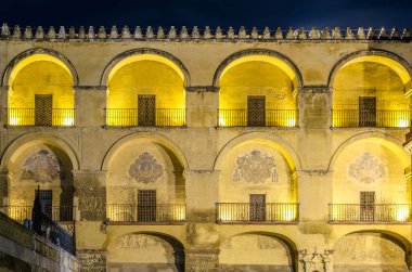 Güney İspanya, Endülüs, Cordoba Camii Katedrali 'nin gece manzarası