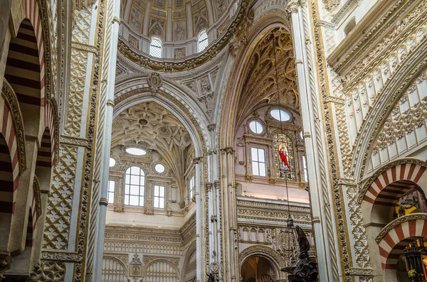 CORDOBA, İspanya - 15 Şubat 2014: Güney İspanya 'da Cordoba, Endülüs Camii-Katedrali
