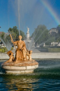 Madrid, İspanya 'da Aranjuez' de bir parkta çeşme.