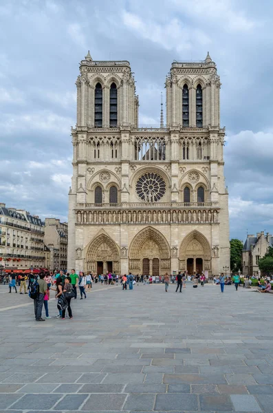 Parigi Francia Luglio 2014 Turisti Sulla Piazza Antistante Cattedrale Notre — Foto Stock