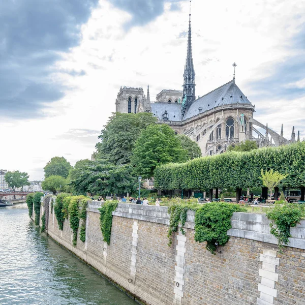Paříž Francie Června 2014 Městská Scéna Pohled Budovy Březích Řeky — Stock fotografie
