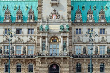 Hamburg, Kuzey Almanya 'daki belediye binasının cephesi