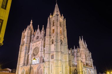 Leon, Kastilya ve Leon 'un Gotik katedralinin gece manzarası, İspanya