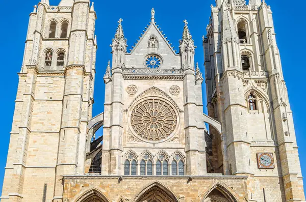 Leon, Kastilya ve Leon 'un Gotik Katedrali, İspanya