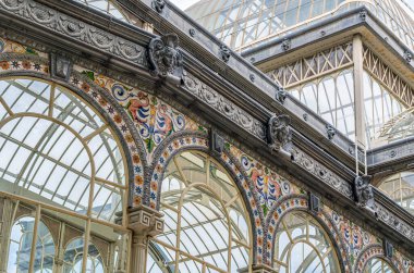 MADRID, SPAIN - 8 Haziran 2021: Palacio de Cristal (