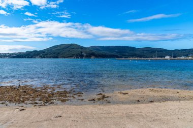 İspanya 'nın kuzeybatısındaki O Vicedo, Lugo vilayetindeki plajdan görüntüler