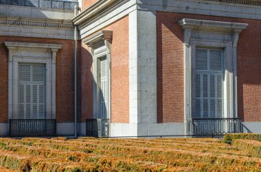 MADRID, İspanya - 23 Şubat 2014: Madrid, İspanya 'nın başlıca turistik merkezlerinden biri olan Prado Müzesi' nin mimari ayrıntıları