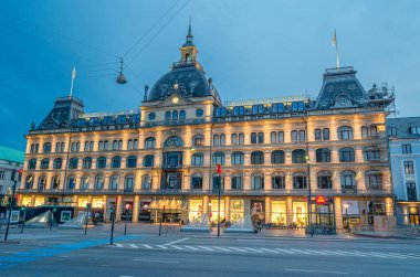 COPENHAGEN, DENMARK - 8 Temmuz 2014: Kopenhag, Danimarka 'da alacakaranlıkta şehir manzarası