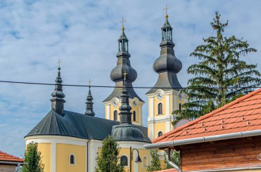 Yunan Katolik hac kilisesi cephesi, Macaristan Mariapocs 'taki Aziz Michael Başmelek.