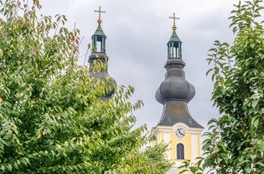 Yunan Katolik hac kilisesi cephesi, Macaristan Mariapocs 'taki Aziz Michael Başmelek.