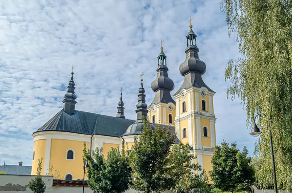 Yunan Katolik hac kilisesi cephesi, Macaristan Mariapocs 'taki Aziz Michael Başmelek.