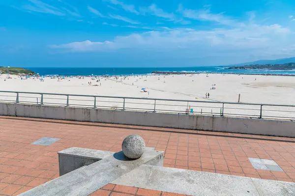 FOZ, SPAIN - 29 AĞUSTOS 2022: Lugo, Galiçya 'nın kuzeybatısındaki Foz kasabasındaki A Rapadoira plajının görüntüsü