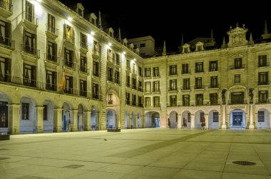 SANTANDER, SPAIN - 2 Mayıs 2014: İspanya 'nın Santander kentinde kurulmuş bir İspanyol bankacılık vakfı olan Fundacion Caja Cantabria' nın Gece Görüşü, 2014 yılında, bir tasarruf bankası olan Caja de Ahorros de Santander y Cantabria 'nın dönüşümünün bir sonucudur.