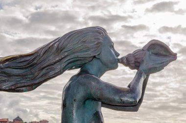 SANTANDER, İspanya - 2 Mayıs 2014: Santander, Cantabria 'daki Deniz Kızı Müzesi' nde deniz kızı heykeli detayı, açık hava müzesi