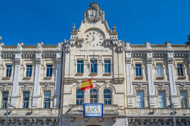 SANTANDER, İspanya - 4 Mayıs 2014: Santander belediye binasının cephesi, İspanya