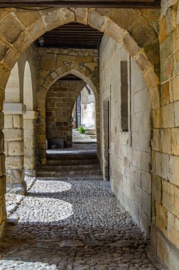 Mimari detay, Santillana del Mar köyünde taş duvarlar, Cantabria, kuzey İspanya