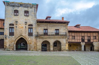 Santillana del Mar köyünde mimarlık, Cantabria, kuzey İspanya